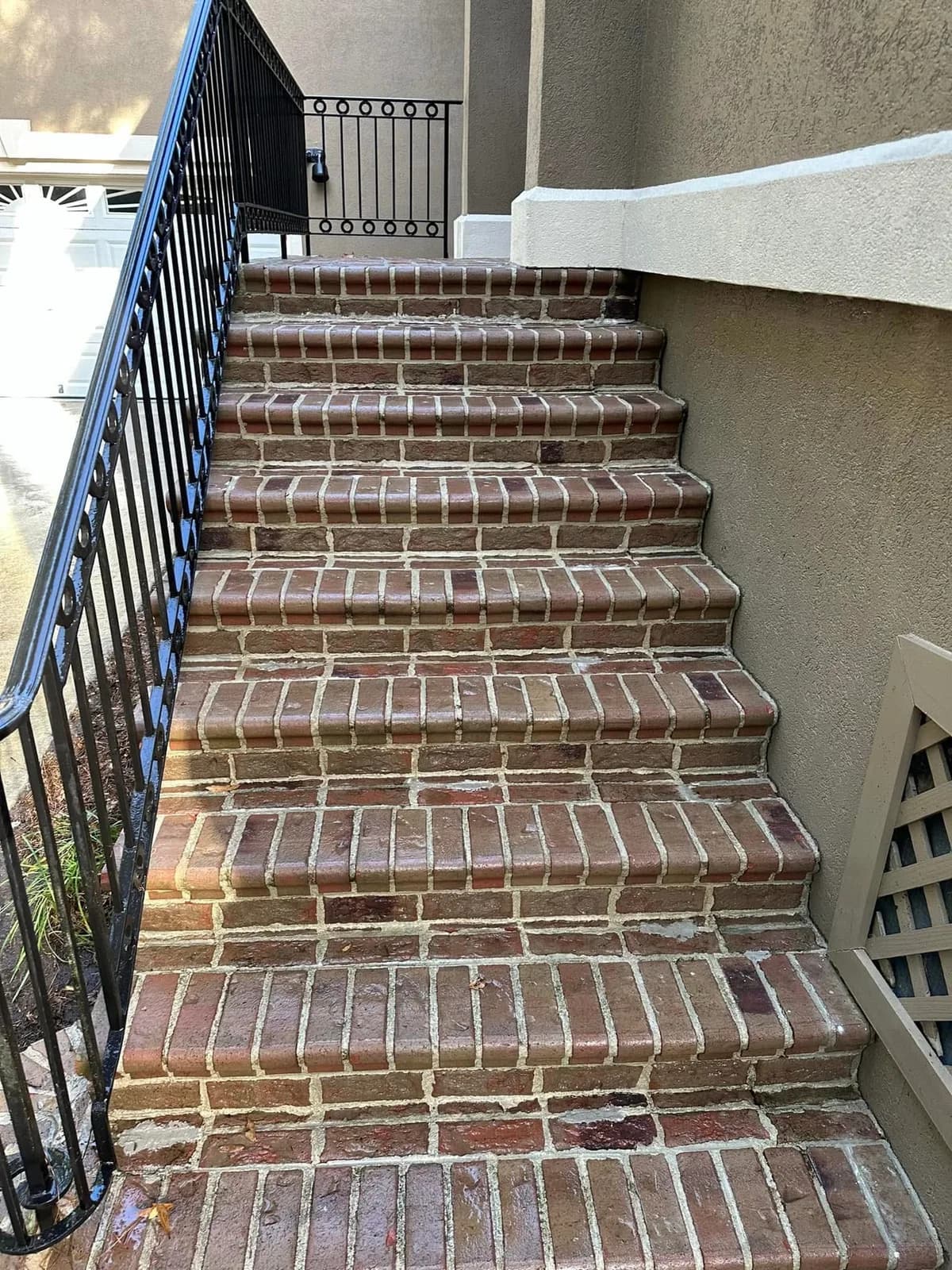 Brick entry steps returned to clean red brick after pressure washing