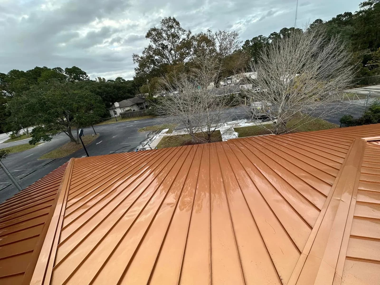 Kiawah Island standing-seam metal roof with clean panels and restored finish after professional metal roof soft-wash by Pepper's Pressure Washing