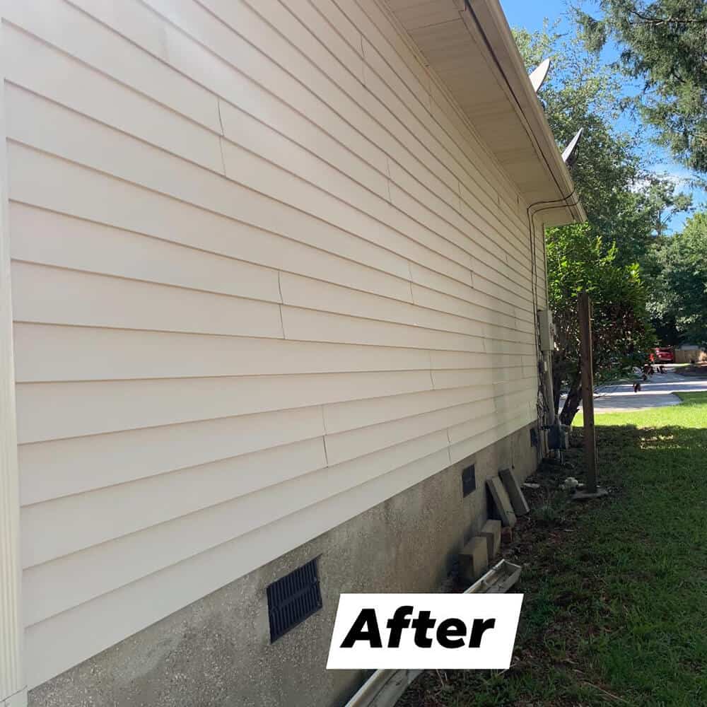 Clean vinyl siding after soft wash house wash in Charleston, SC